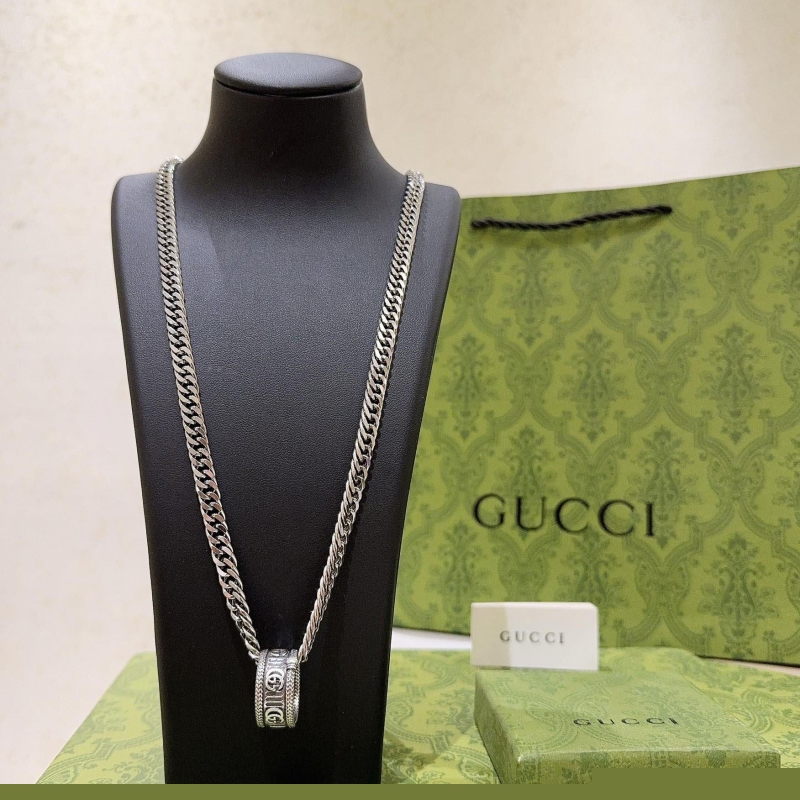 G*u*i necklaces